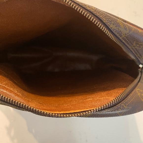 Smaller Louis Vuitton messenger bag in very good condition. - Picture 4 of 4